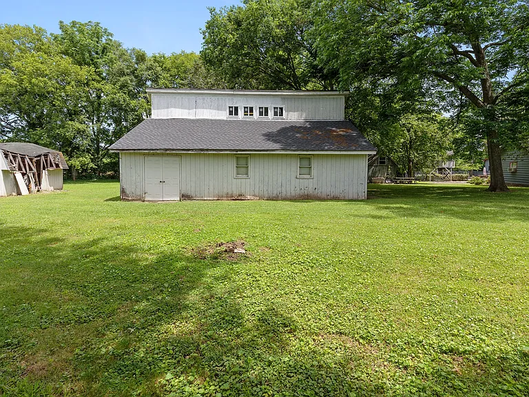 3228 Lakeshore Dr — Photo 41
