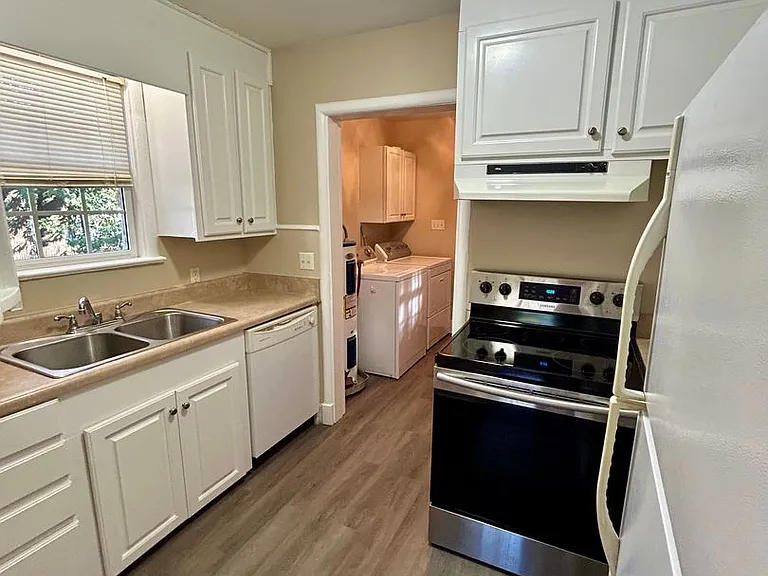 936 W Liberty St — Photo 5