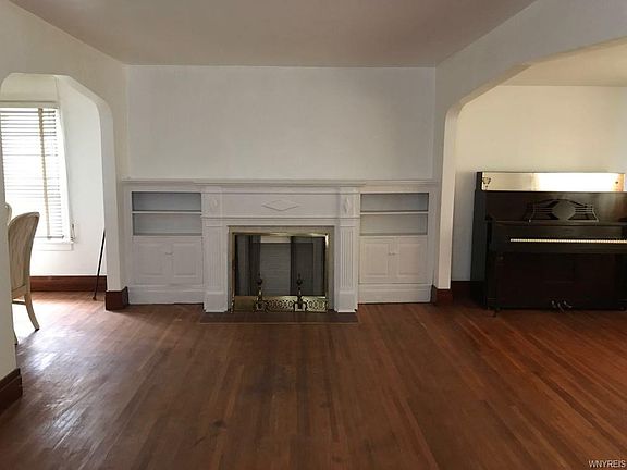 3rd image of 185 Westminster Ave