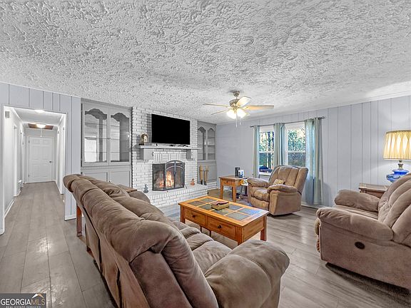 5th image of 905 E Atlanta Rd