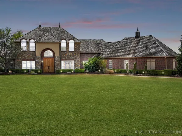 5300 Oak Meadow Dr, Tulsa, OK 74131