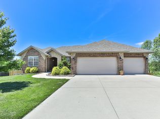1401 N Farmington Dr, Ozark, MO 65721