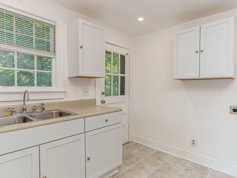 1 Riverside Dr #A — Photo 10