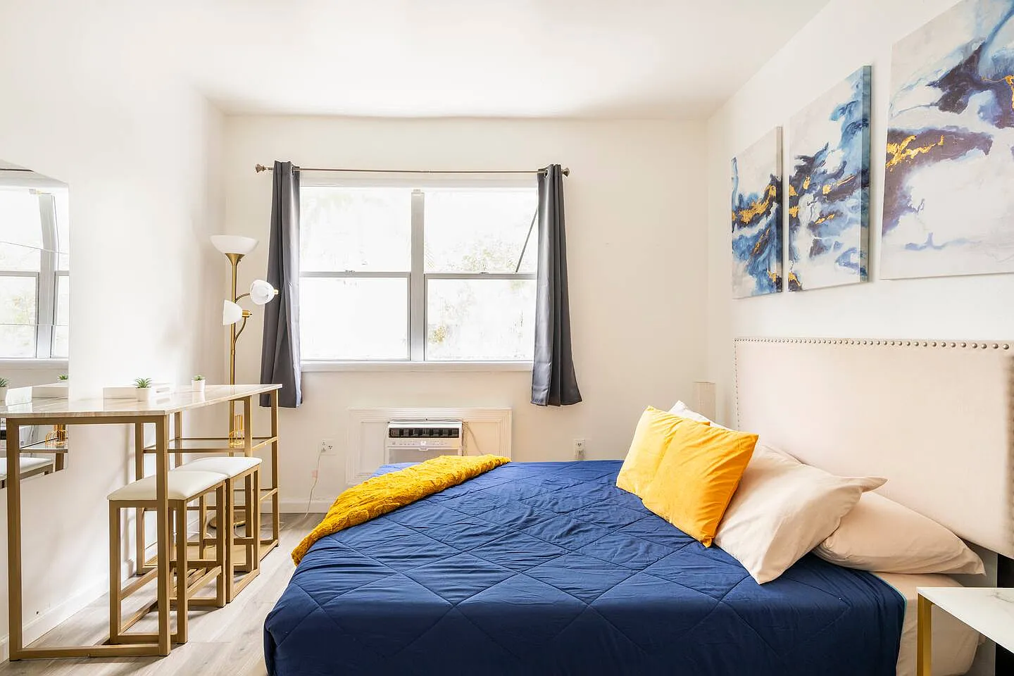 Studio, 470 sqft, $1,900 — Photo 1