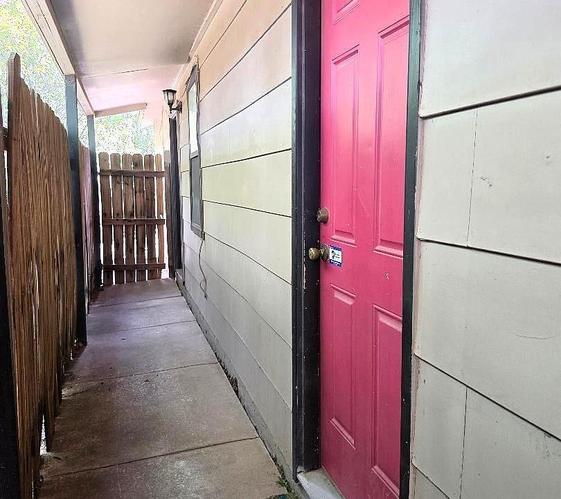 1st image of 1529 23rd St