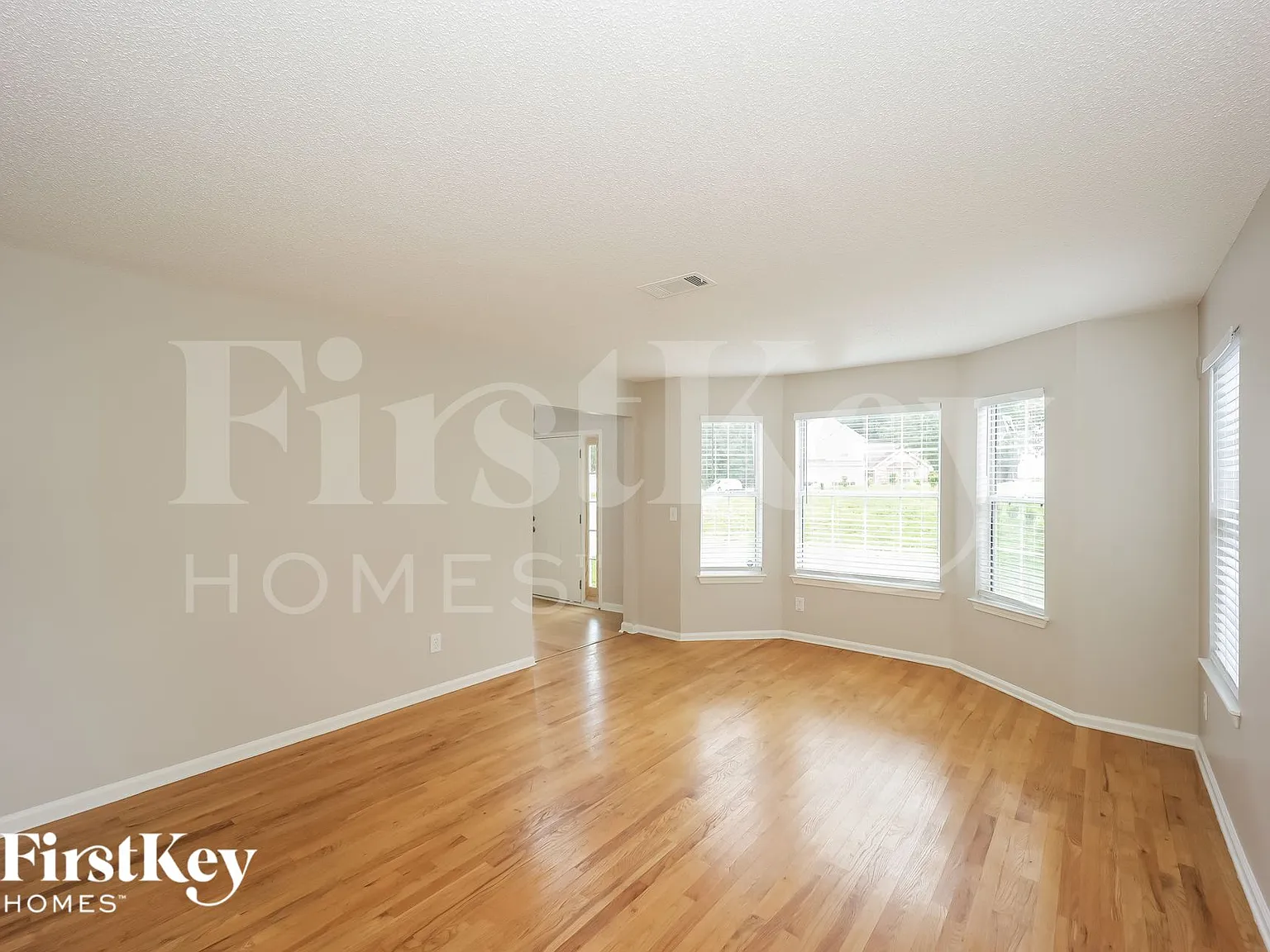 4 bed, 2.5 bath, 3164 sqft, $2,640 — Photo 3