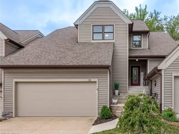 32 Forest Cove Dr, Akron, OH 44319