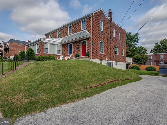 2nd image of 3219 Plumstead Ave