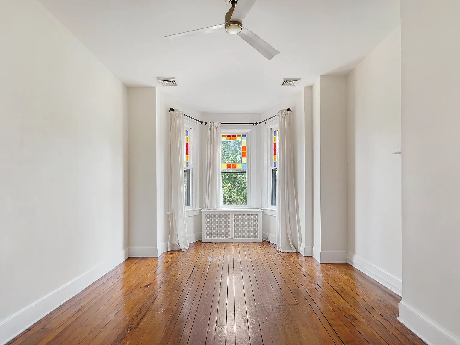 2 bed, 1.5 bath, 1448 sqft, $5,900 — Photo 3