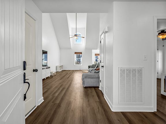 4th image of 612 Fennec Way