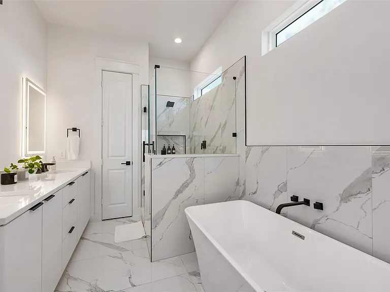 1602 Mary St — Photo 24