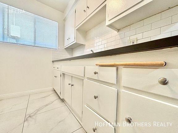 5th image of 5032 W Maplewood Ave #203A