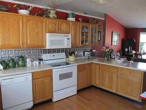 5th image of 464 Evergreen Dr