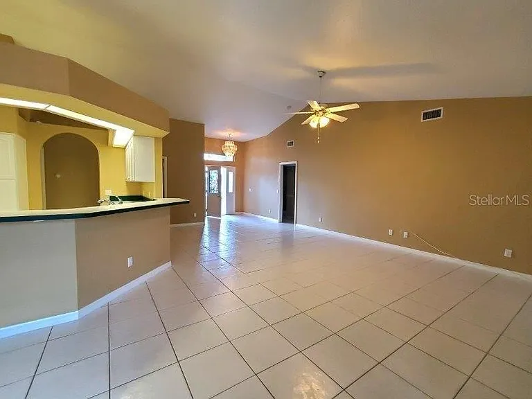 22337 Tennyson Ave — Photo 4