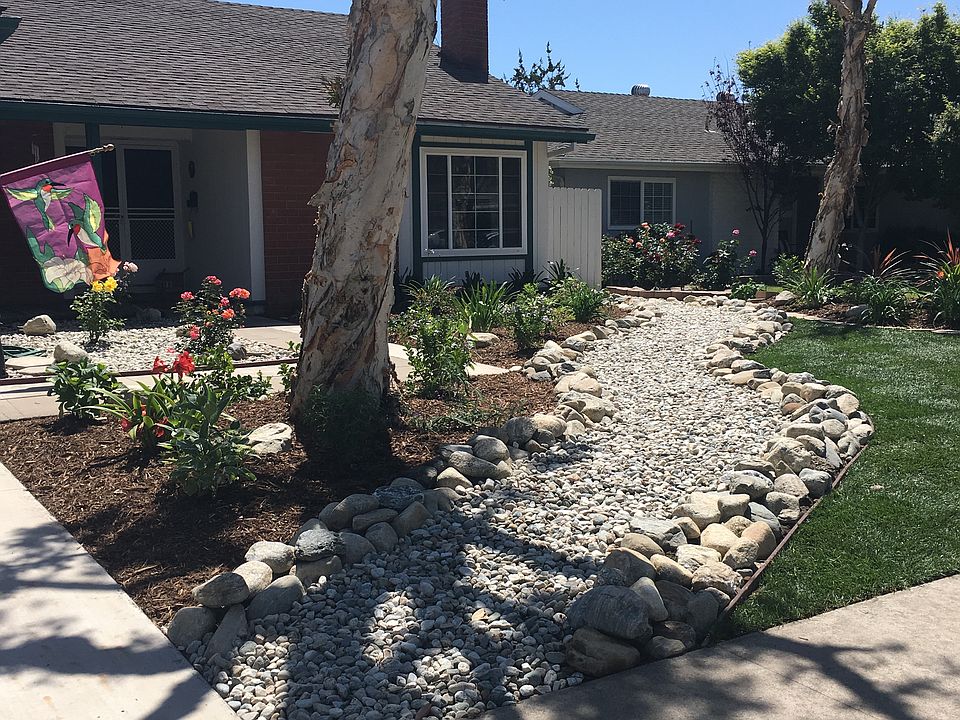 2nd image of 2110 Catalina Ave