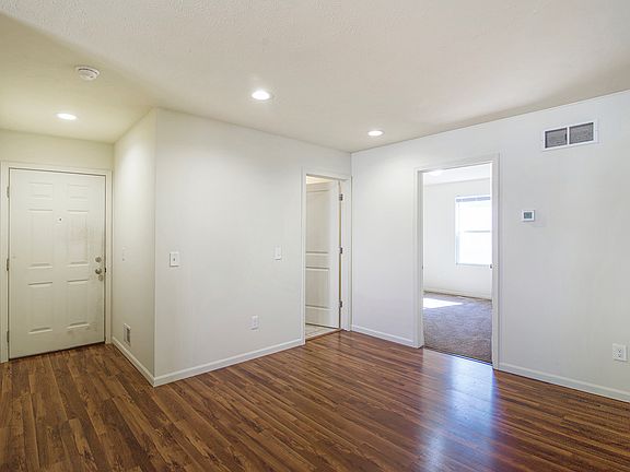 3rd image of 2647 Redwood Ave