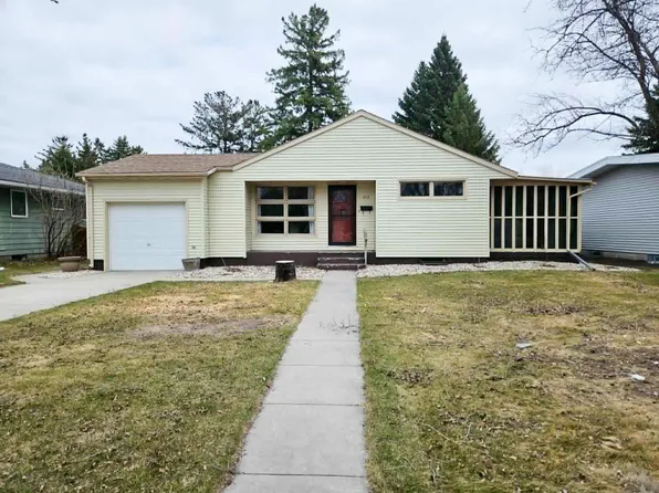 308 Maple Ave S, Thief River Falls, MN 56701