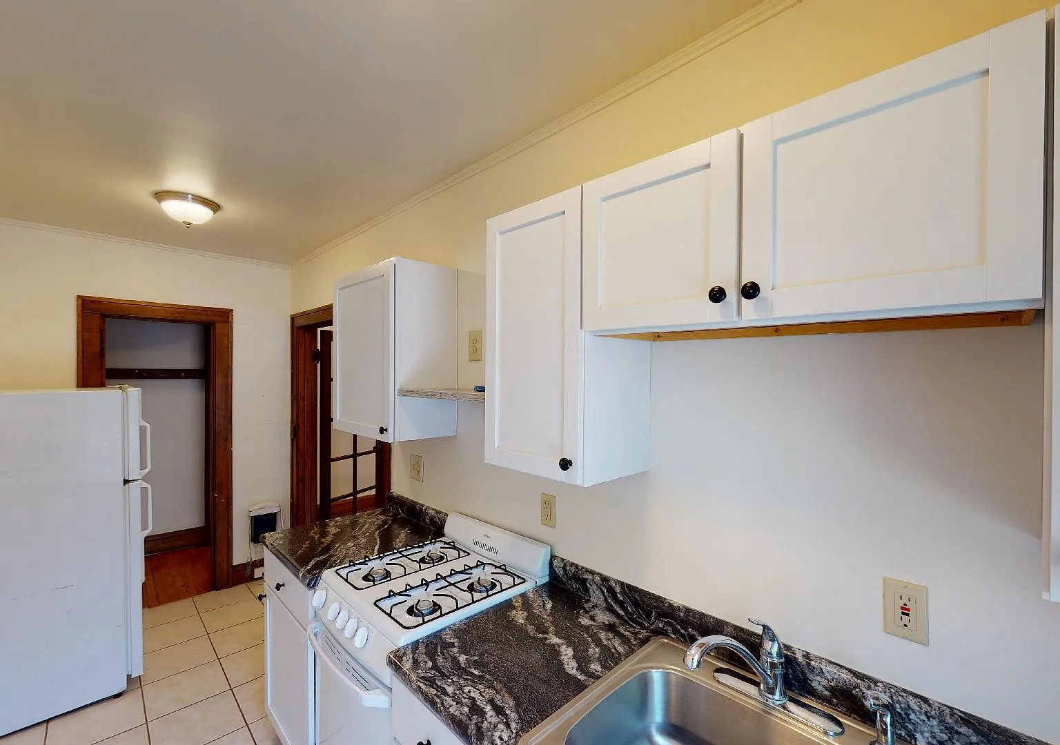 2 bed, 1.0 bath, 720 sqft, $1,650 — Photo 2