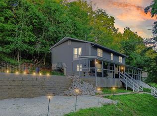 121 N Cedar St, Grafton, IL 62037