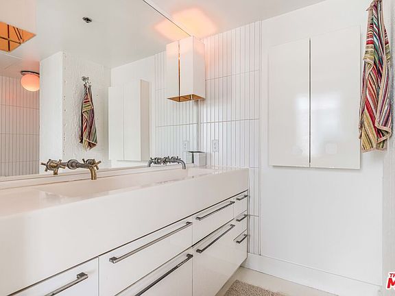 5th image of 6253 Hollywood Blvd APT 909
