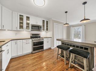 138 Mockingbird Ct, Three Bridges, NJ 08887