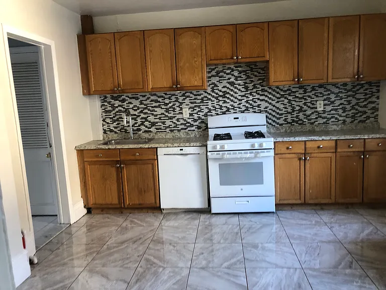 11 Claremont Pl #2 — Photo 13