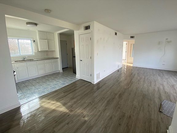5th image of 1701 Burlington Ave