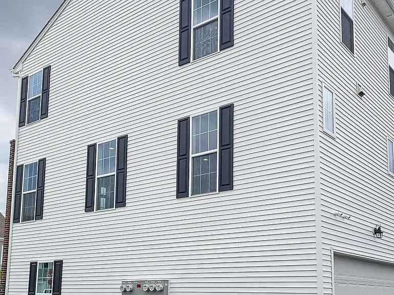 3089 Herr St — Photo 37