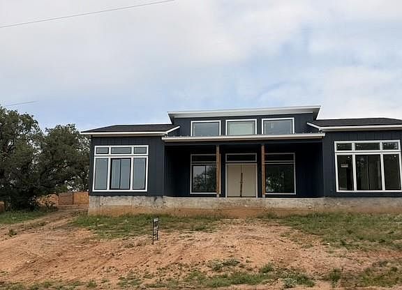 2nd image of 214 W Bluebriar Dr