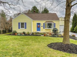 11 Devonshire Dr, Penfield, NY 14526