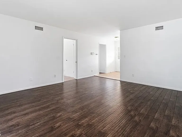 7401 Asman Ave — Photo 2