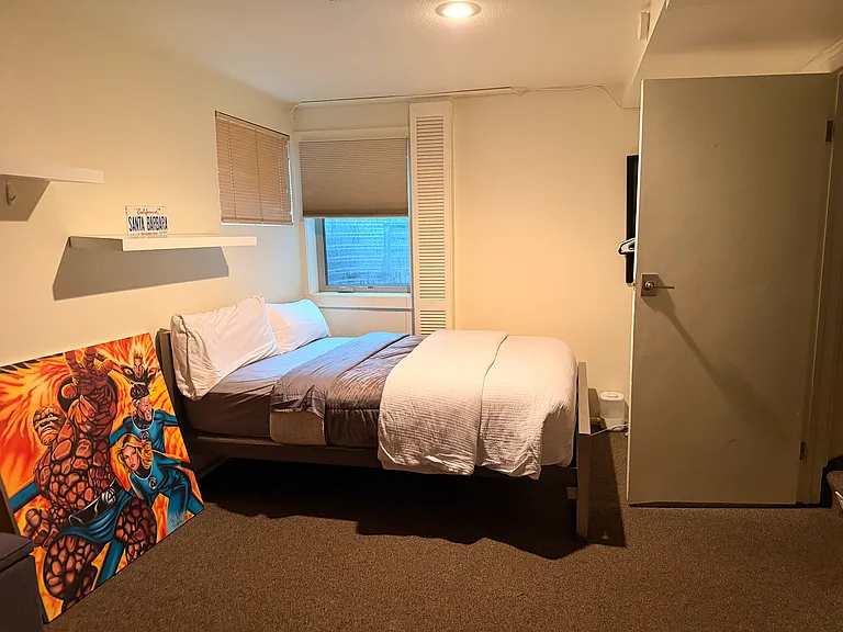 814 W Bleeker St #B3 — Photo 10