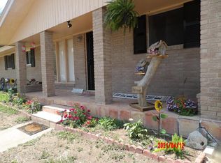 700 Robert Lloyd Dr, George West, TX 78022