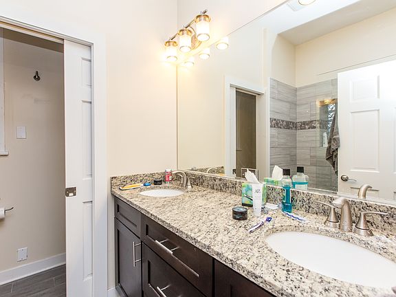 4th image of 1542 N Oakley Blvd #1FL