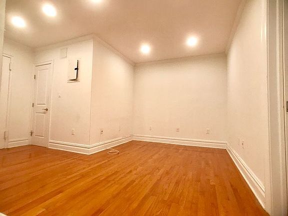 5th image of 405 E 51st St APT 3B