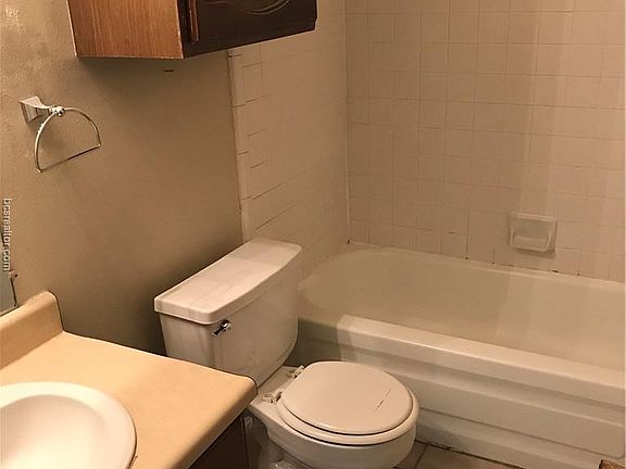 5th image of 702 Vassar Ct APT A