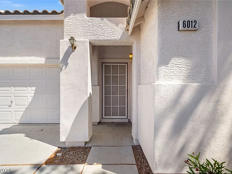 6012 Soft Springs Ave — Photo 2