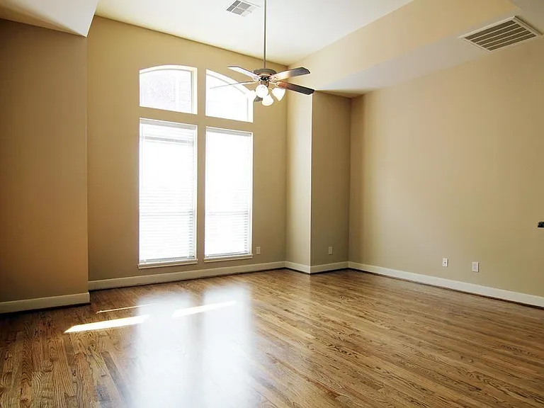 2368 Bastrop St — Photo 6