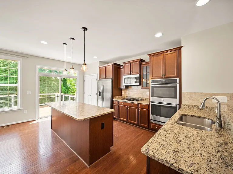 1431 Occoquan Heights Ct — Photo 6