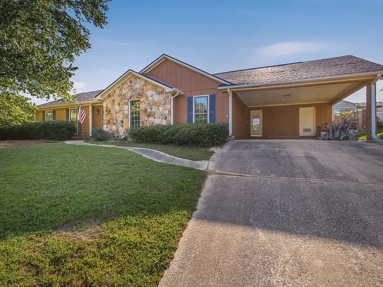 3942 Ashmore Dr — Photo 2