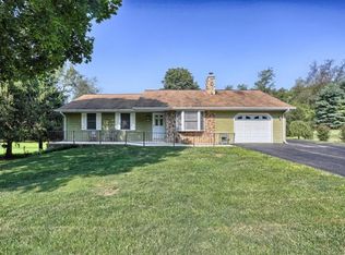 14 Pine Ln, Willow Street, PA 17584