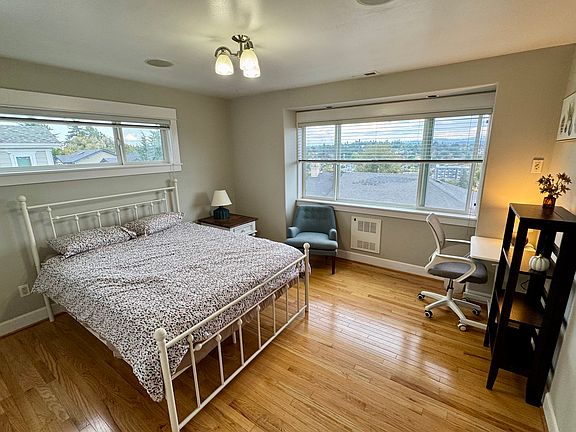 5th image of 3320 S Holly St #4