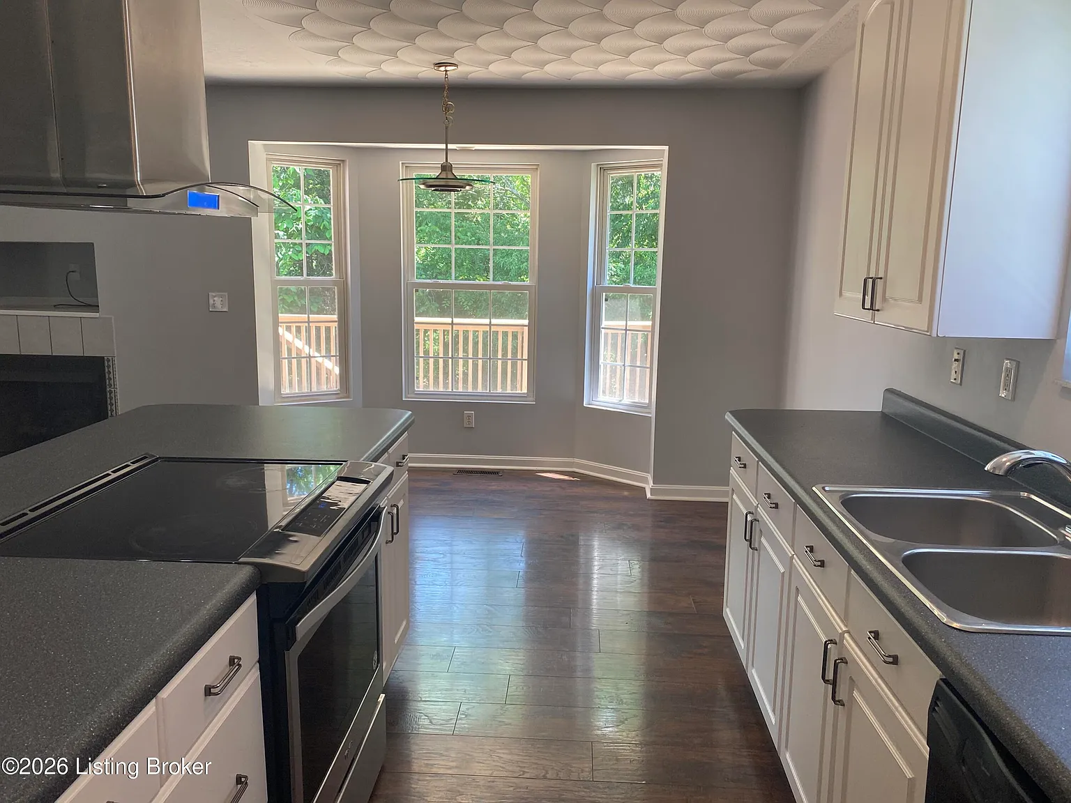 3 bed, 2.0 bath, 1257 sqft, $2,000 — Photo 3