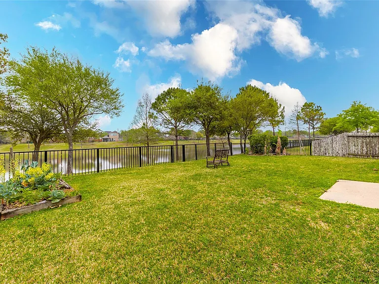 2201 Signal Hill Dr — Photo 41