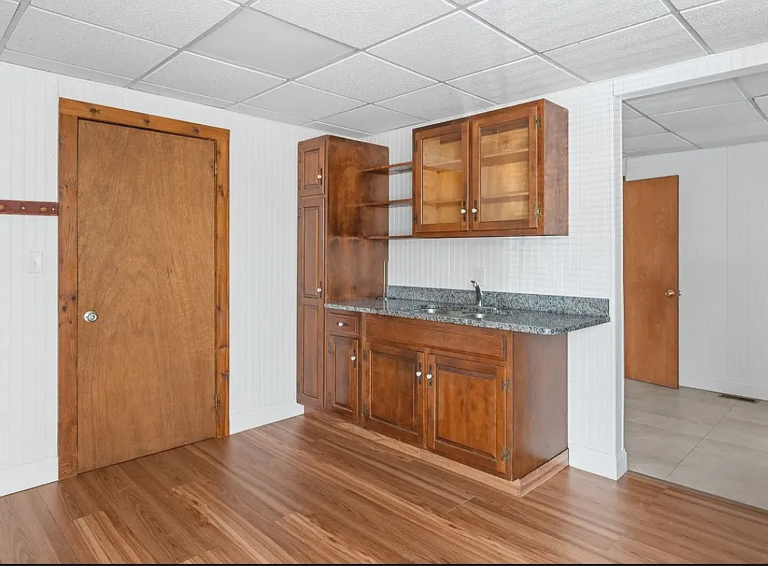 1 bed, 900 sqft, $1,050 — Photo 3