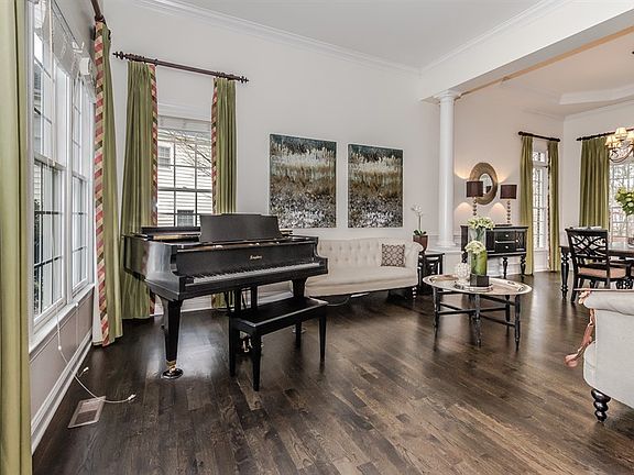 5th image of 3225 Twelve Oaks Pl