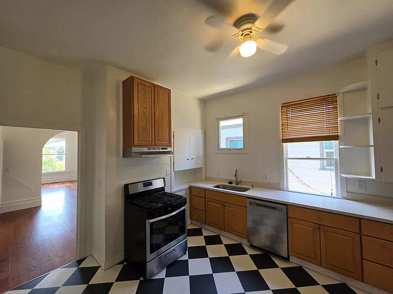 3139 Harrison St — Photo 11