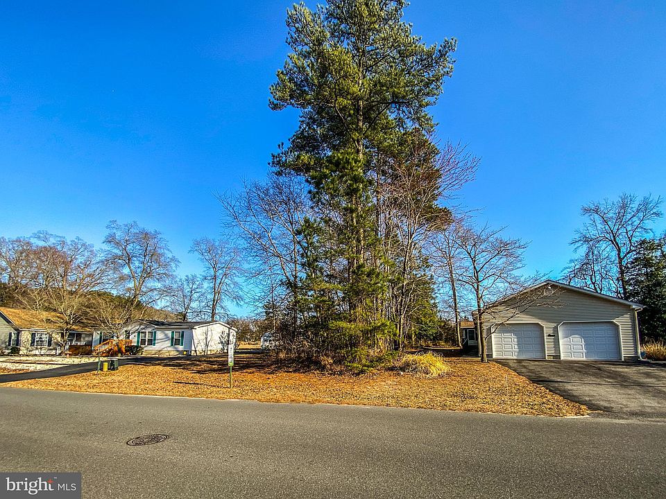 2nd image of 37 White Pine Dr