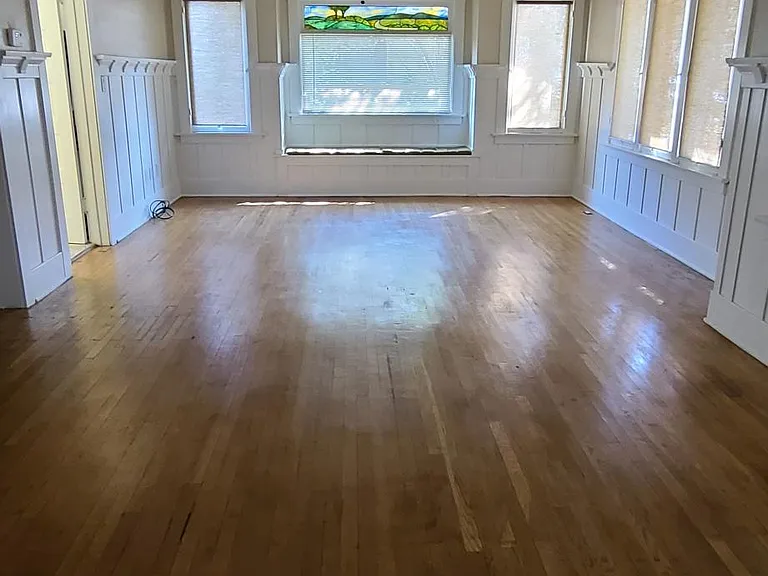 135 E Jefferson Ave — Photo 3