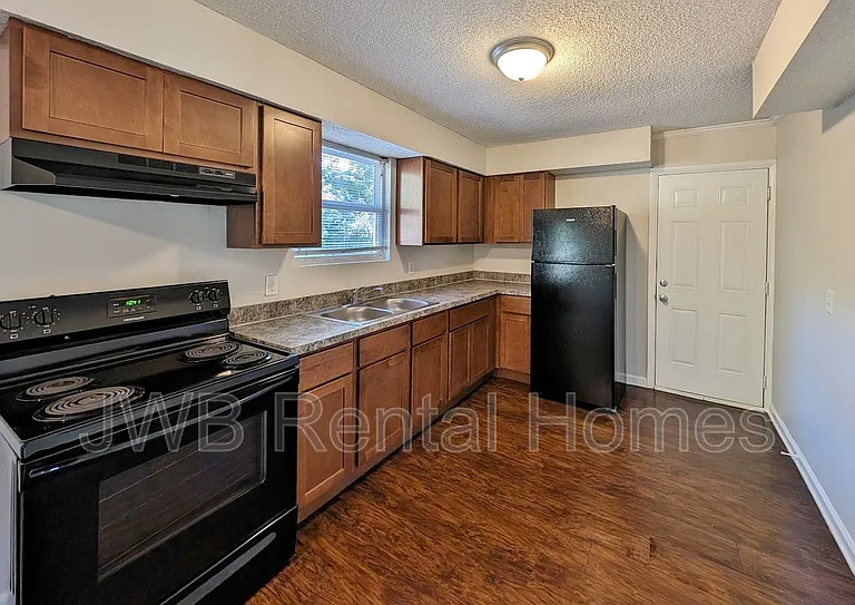 3025 Armstrong St — Photo 3